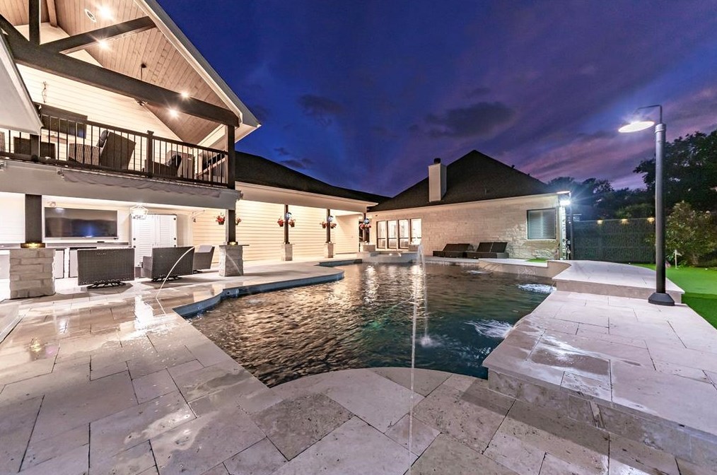 370 Amber Ln, League City, TX 77573-1804
