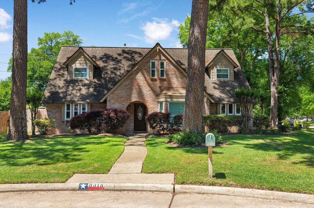 8318 Everleaf Dr, Spring, TX 77379-6325