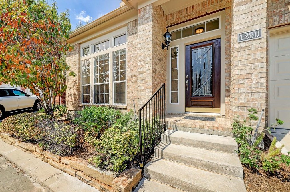 1290 Seamist Dr, Houston, TX 77008