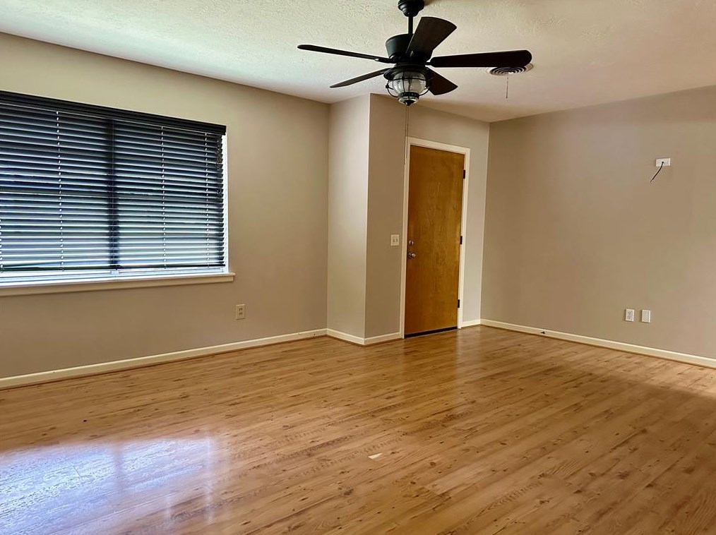 405 W Holly St, Woodville, TX 75979