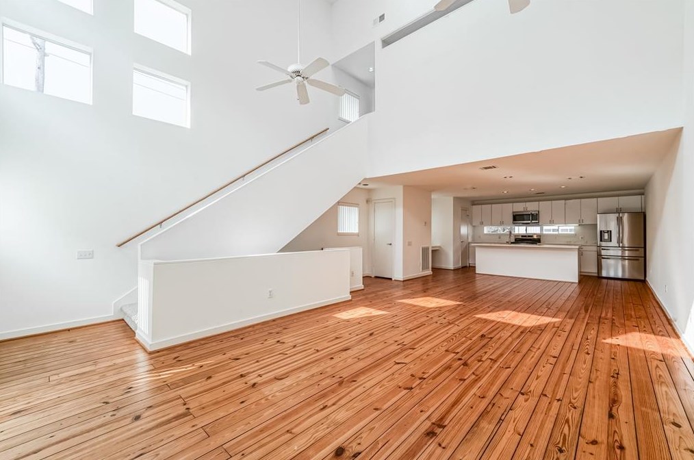 5214 Blossom St, Houston, TX 77007-5206