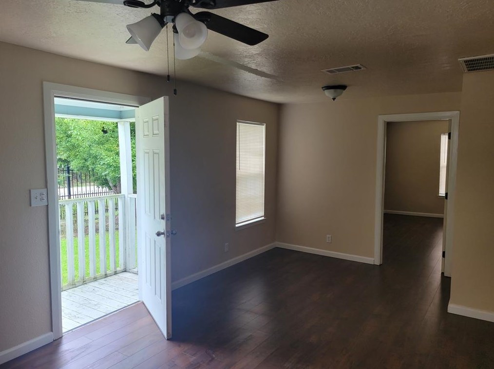 4010 Amalie St, Houston, TX 77093-5845