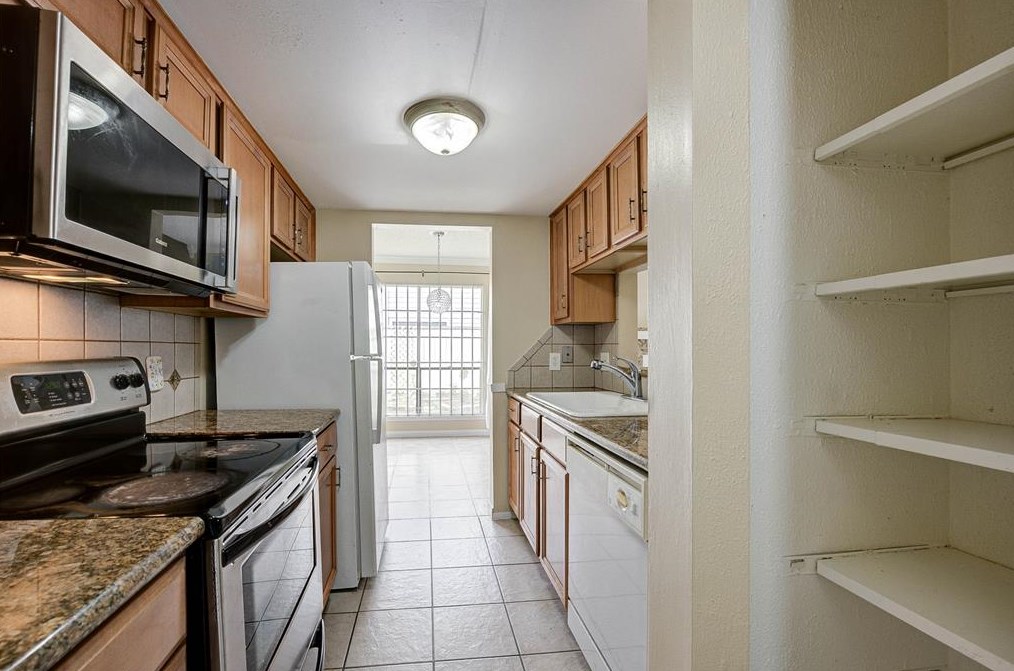 9548 Windswept Ln, Houston TX  77063-5258 exterior