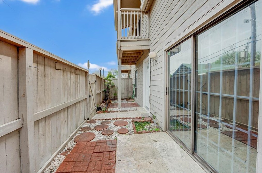 9548 Windswept Ln, Houston TX  77063-5258 exterior