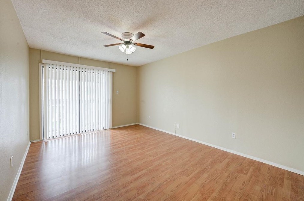 9548 Windswept Ln, Houston TX  77063-5258 exterior