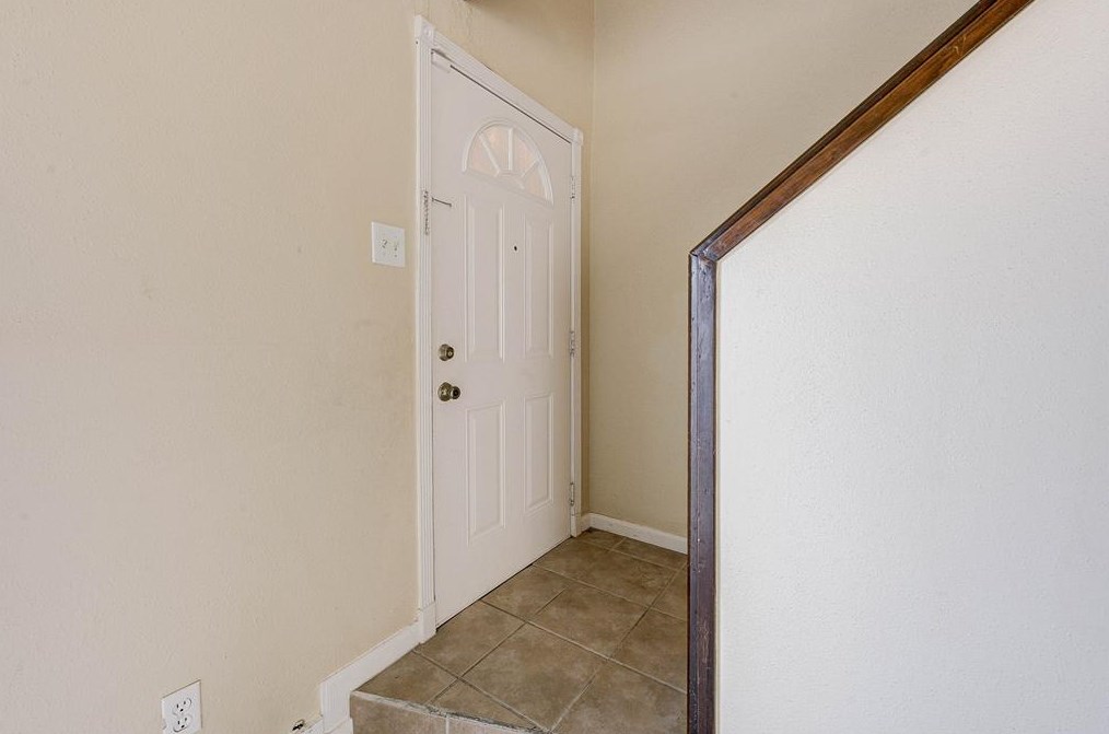 9548 Windswept Ln, Houston TX  77063-5258 exterior