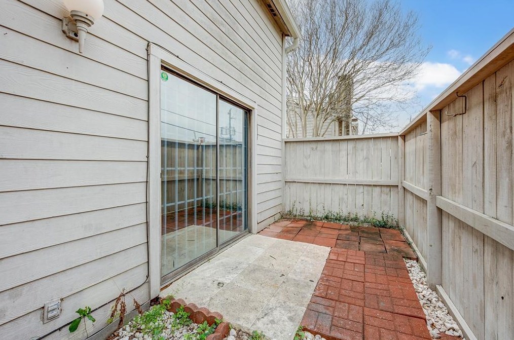 9548 Windswept Ln, Houston TX  77063-5258 exterior