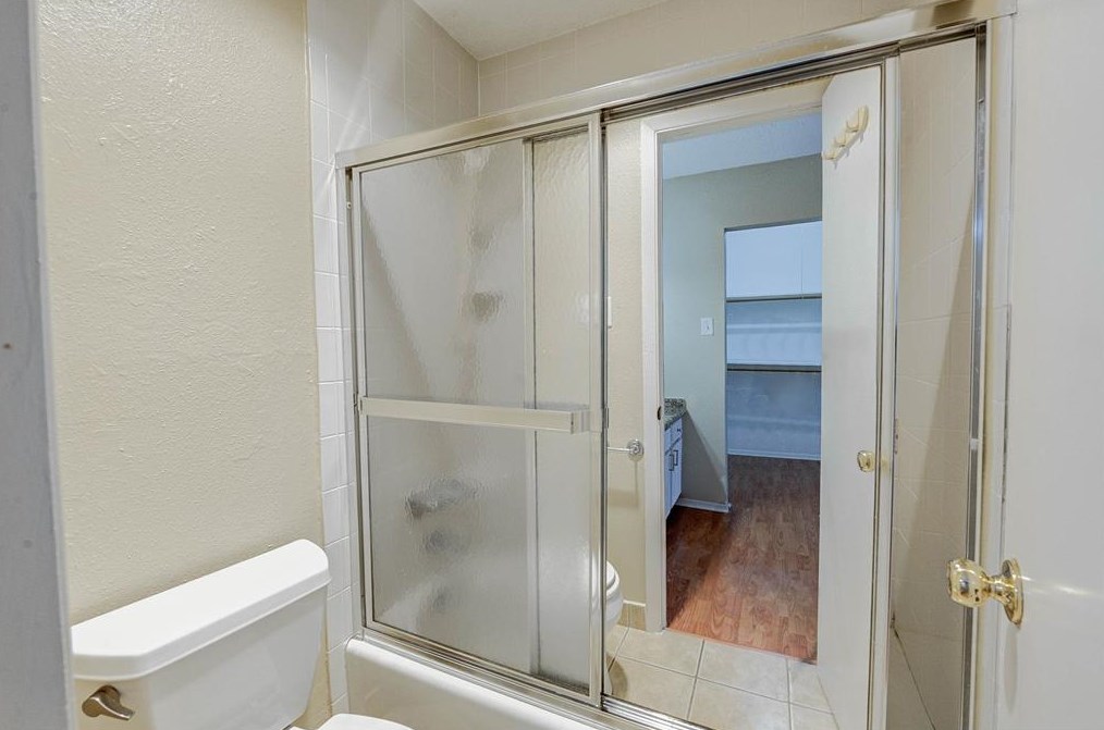 9548 Windswept Ln, Houston TX  77063-5258 exterior