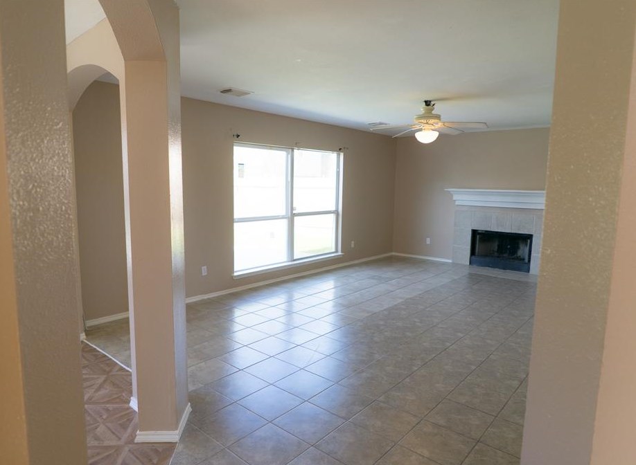 735 Hillock Bluff Cir, Houston, TX 77073
