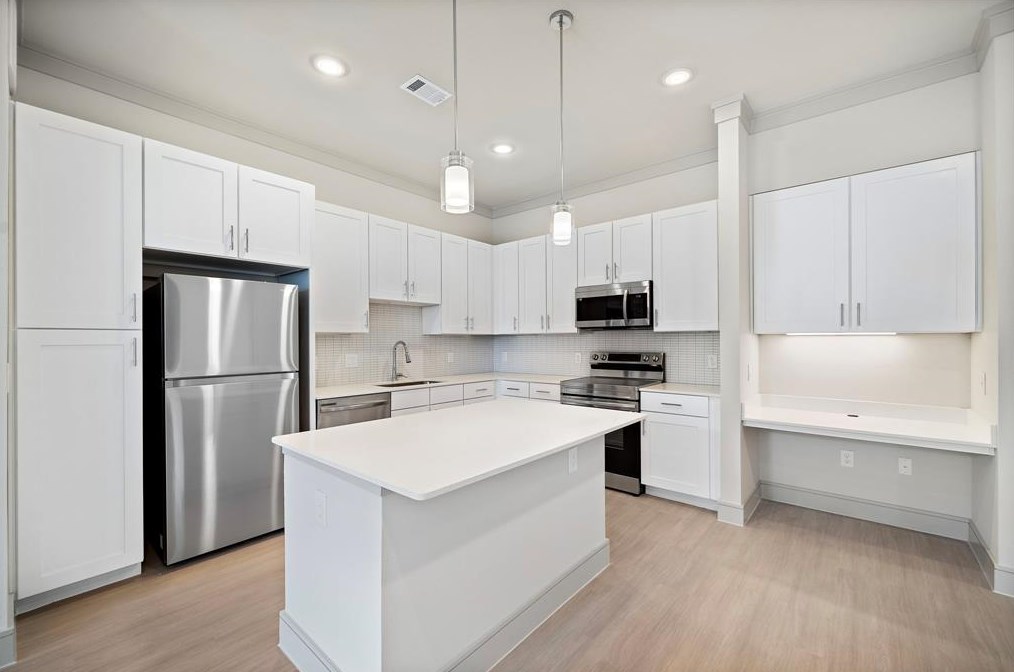 4840 N Shepherd Dr #b1, Houston, TX 77018