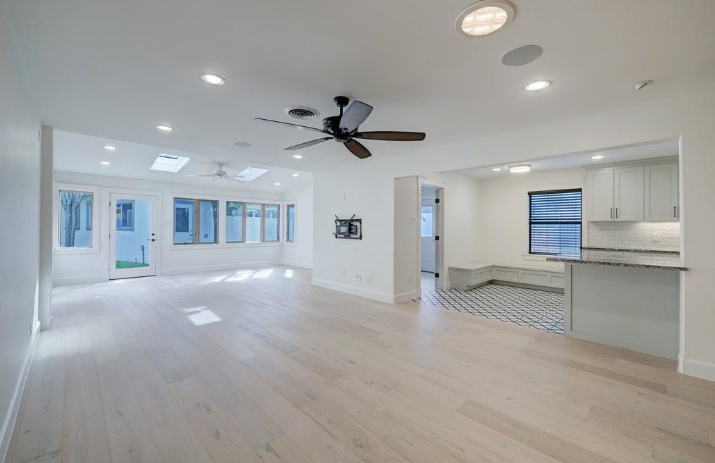 5427 Valkeith Dr, Houston TX  77096-4035 exterior