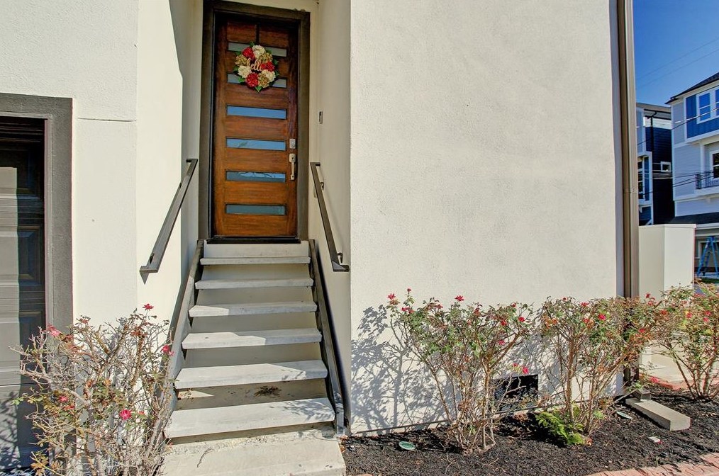 1227 21st St, Houston, TX 77008-3323