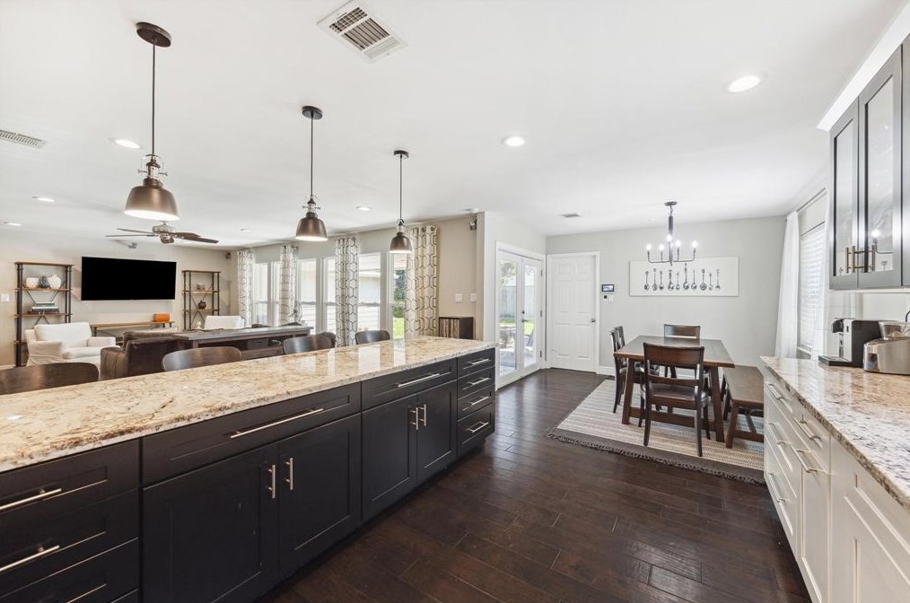 9835 Emnora Ln, Houston TX  77080-4422 exterior