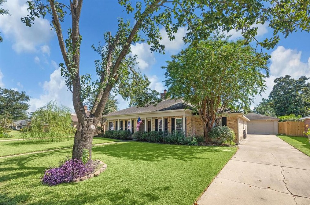 9835 Emnora Ln, Houston, TX 77080-5232