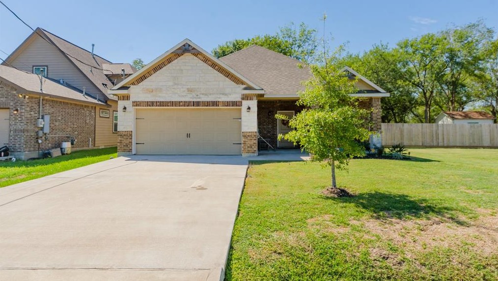 2809 Oklahoma Ave, League City, TX 77573-8823