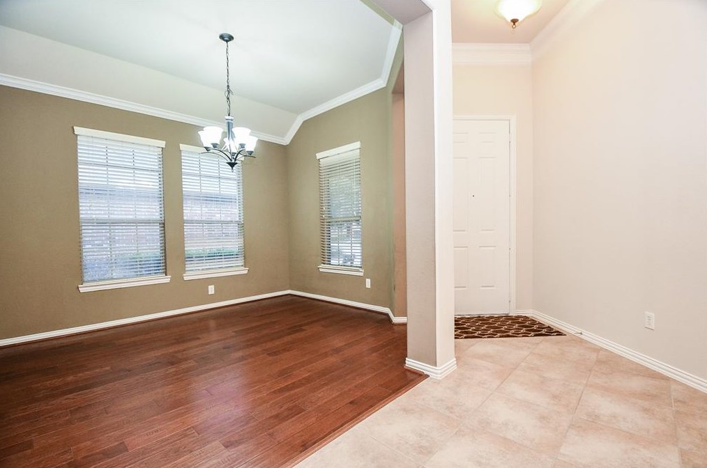 2114 Ascot Ln, Sugar Land TX  77479-6683 exterior
