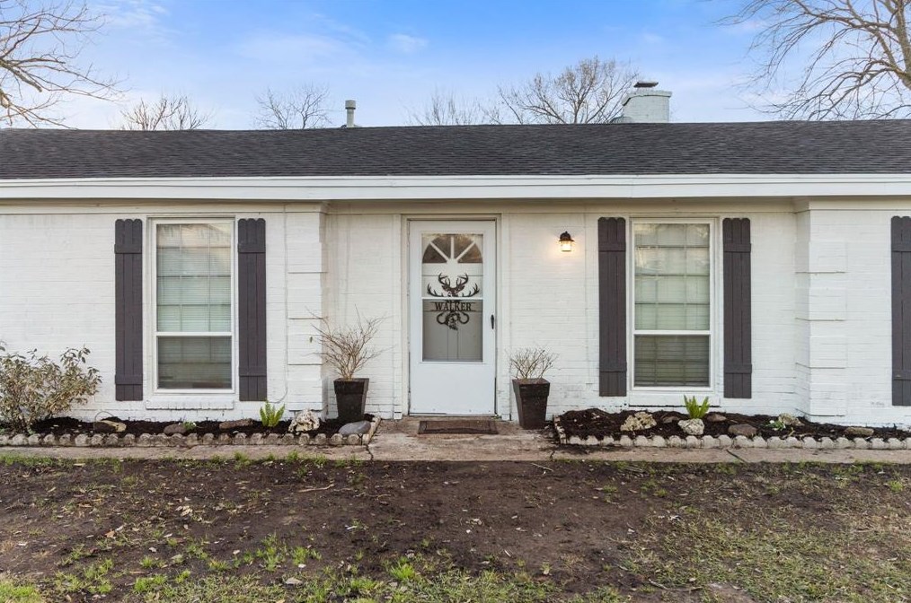 307 Oakhurst St, Morgans Point, TX 77571
