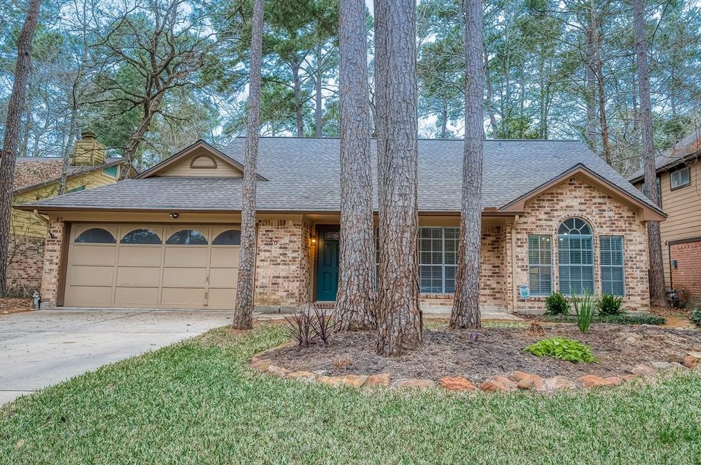 207 S Pathfinders Cir, Spring, TX 77381