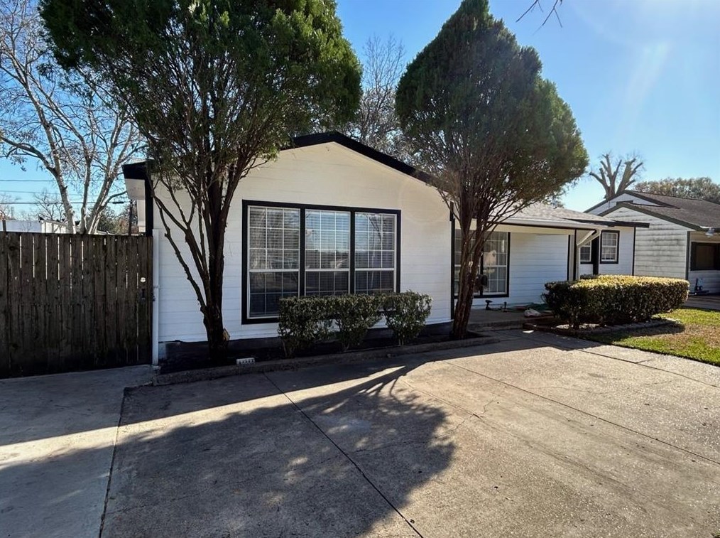8132 Wier Dr #a, Houston, TX 77017