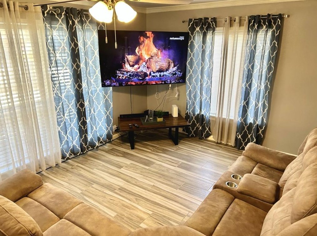 8132 Wier Dr, Houston TX  77017-4629 exterior