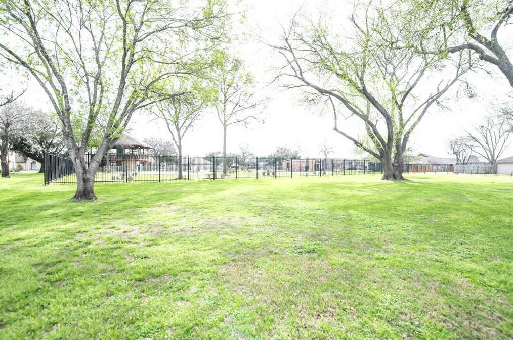 7237 Cook Rd, Houston, TX 77072