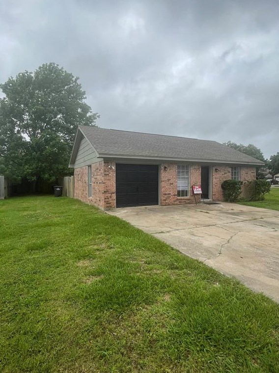 2101 Abingdon Rd, Alvin, TX 77511