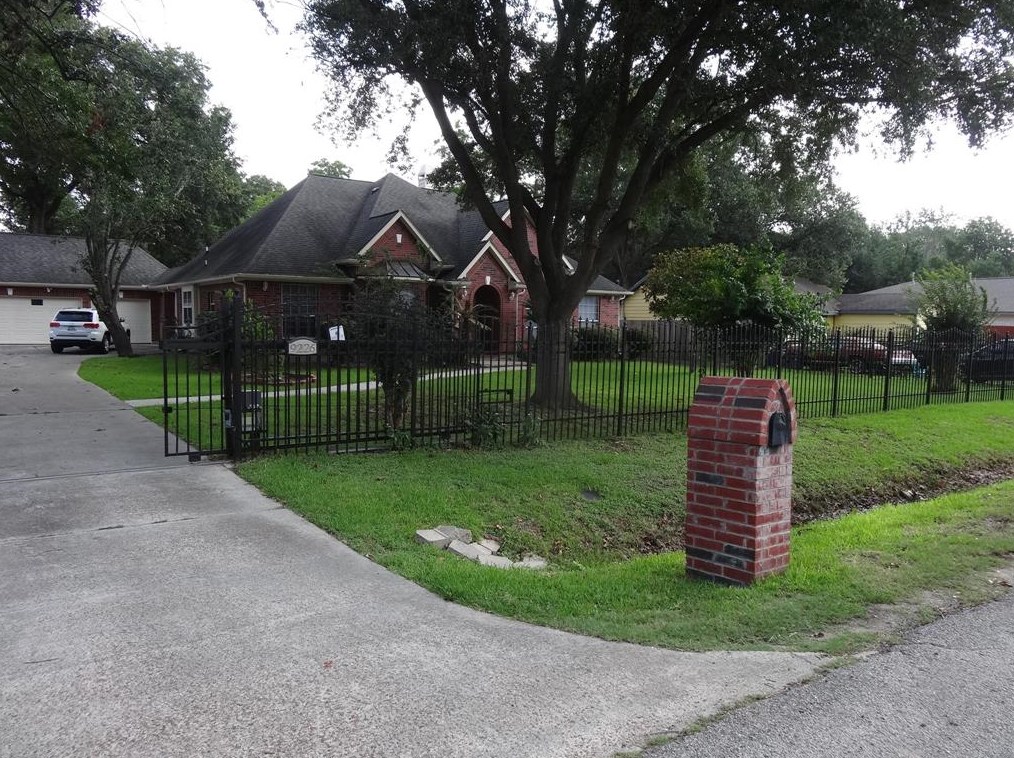 9226 Kerrwood Ln, Houston, TX 77080-5535