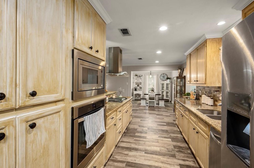 2211 Silver Oaks St, Roman Forest TX 77357-3105 exterior