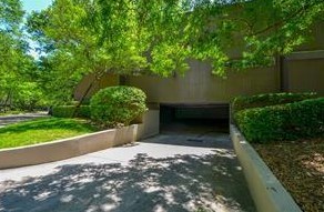87 Litchfield Ln, Houston, TX 77024-6015