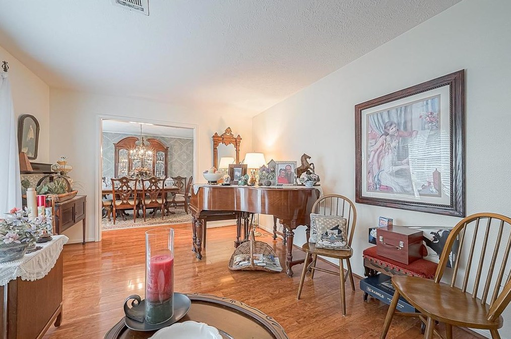 11518 Normont Dr, Houston TX  77070-2958 exterior