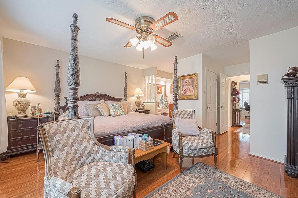 11518 Normont Dr, Houston TX  77070-2958 exterior