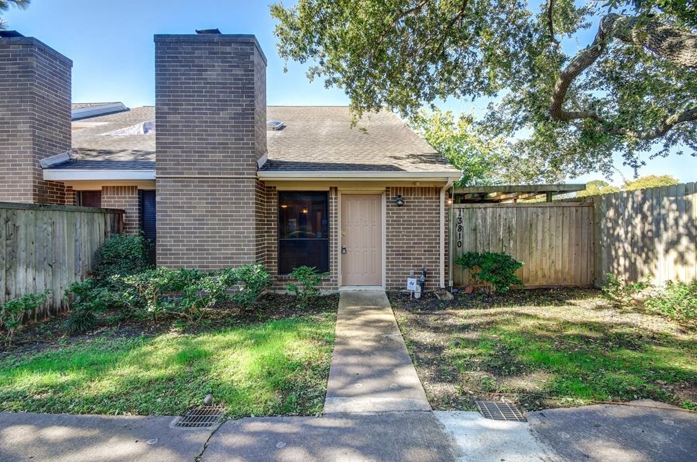 13810 Hollowgreen Dr #323/21, Houston, TX 77082