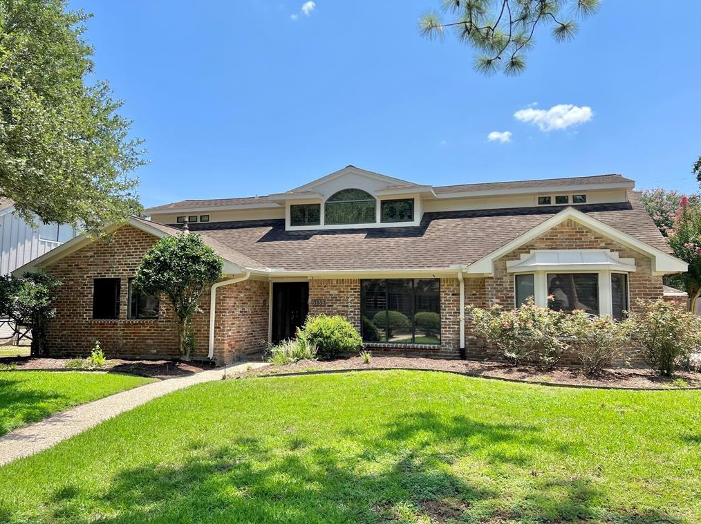 5135 Braesvalley Dr, Houston TX  77096-2609 exterior