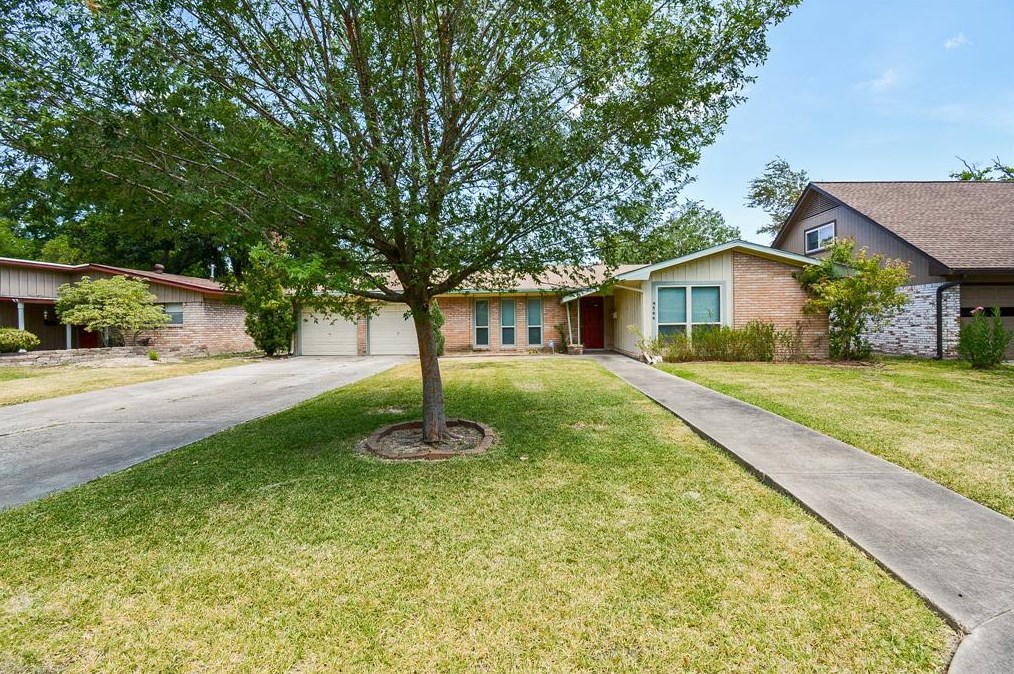9546 Fairdale Ln, Houston, TX 77063-3809
