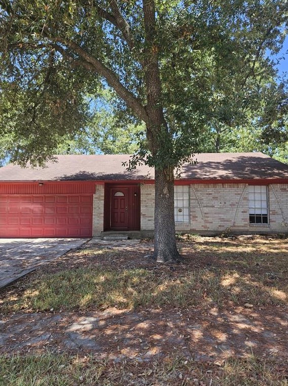 2 Ollerton Dr, Conroe, TX 77303