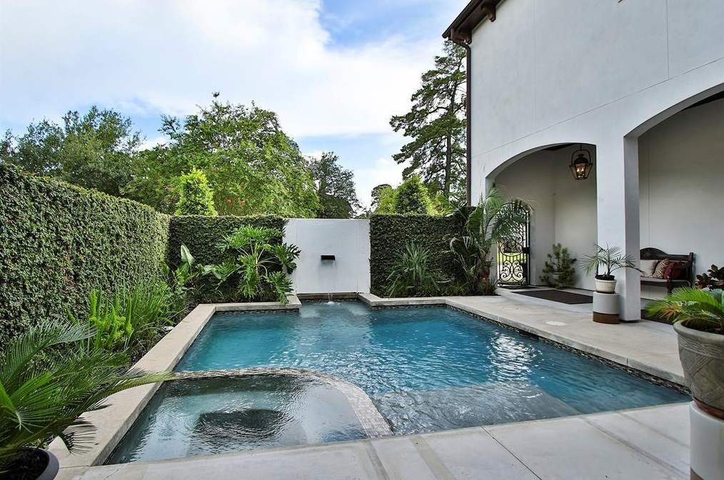 1336 Woodcrest Dr, Houston TX  77018-5254 exterior