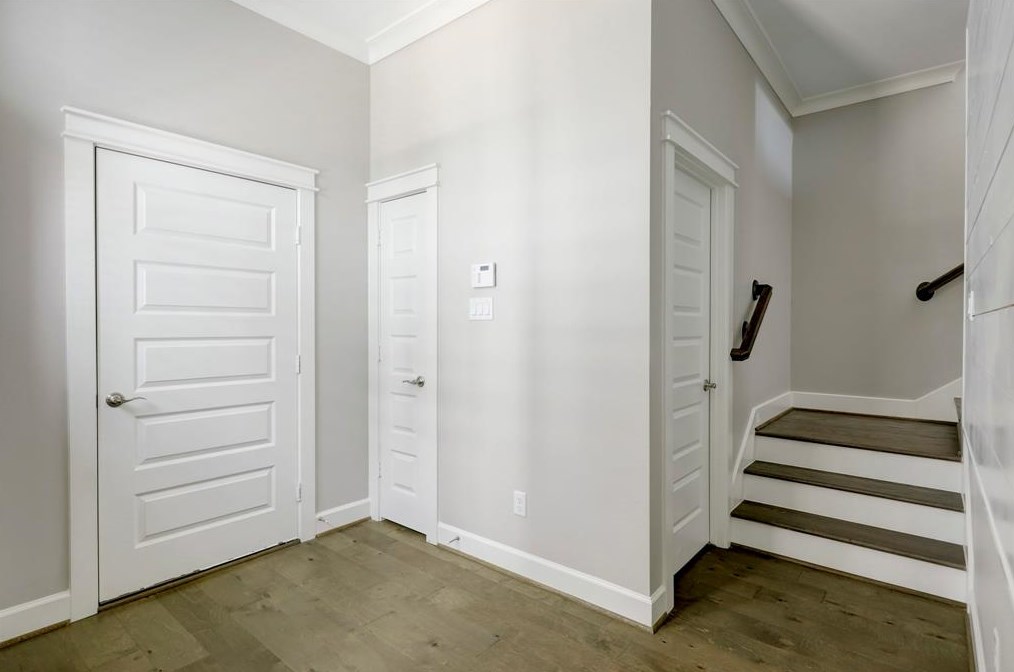 5233 Larkin St, Houston, TX 77007-1922