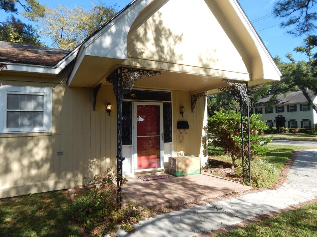 1207 N Thompson St #b, Conroe, TX 77301