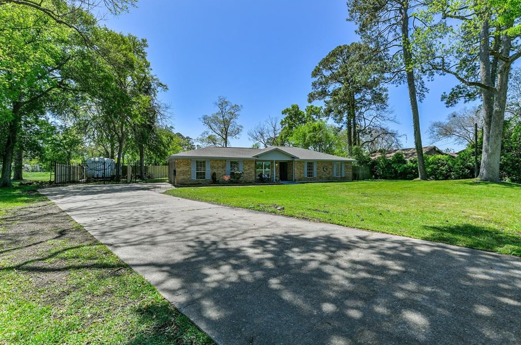 205 Ellis School Rd, Highlands, TX 77562-4402
