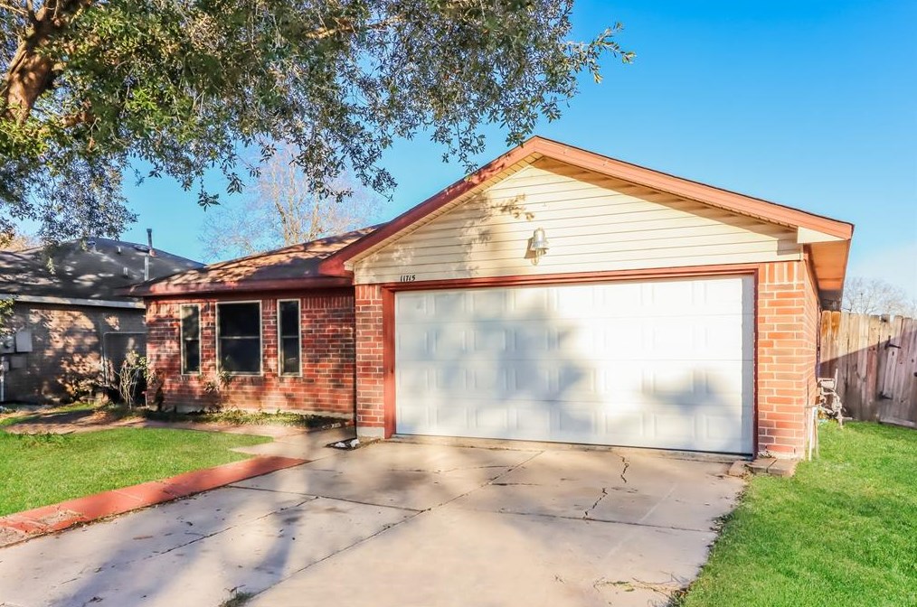 11715 Mill Valley Rd, Houston, TX 77048