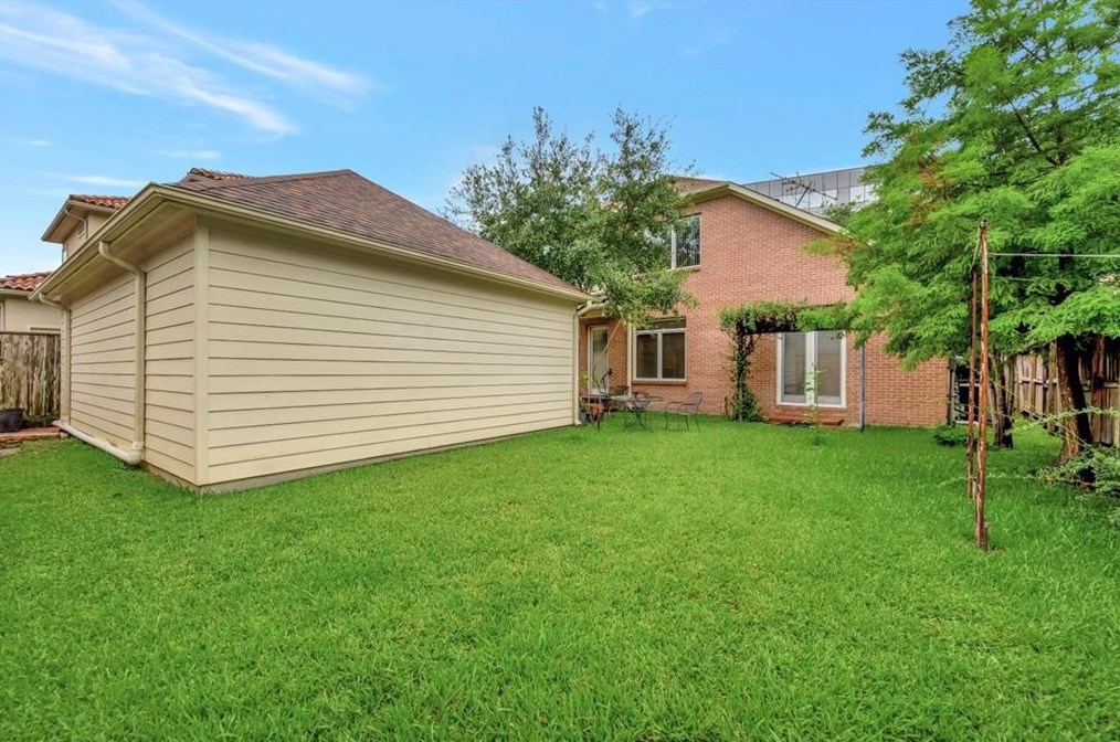3313 Mcculloch Cir, Houston TX  77056-6216 exterior
