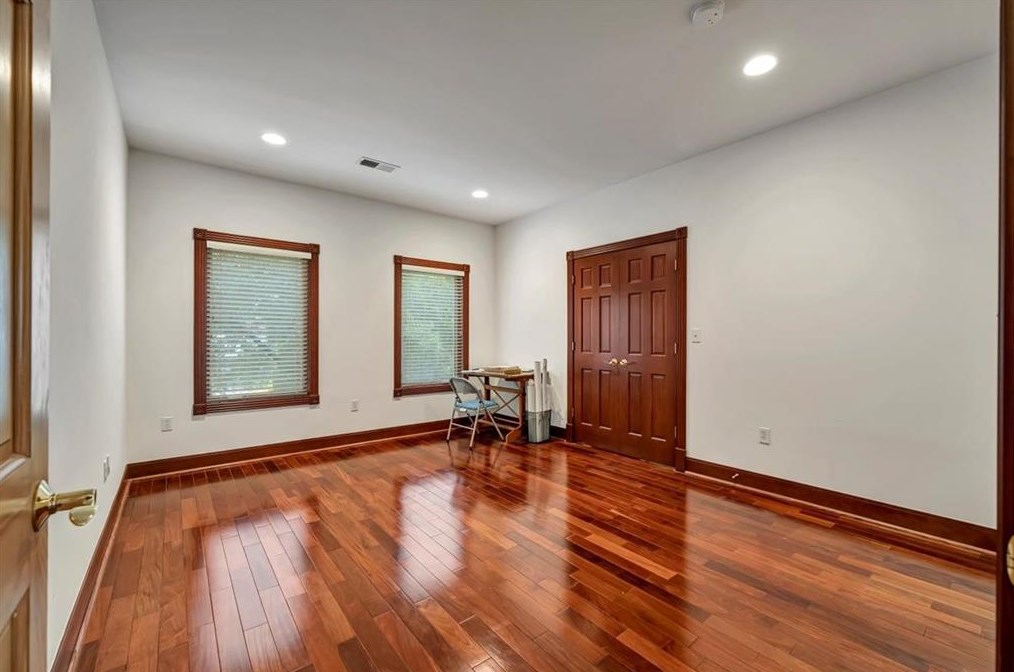 3313 Mcculloch Cir, Houston TX  77056-6216 exterior