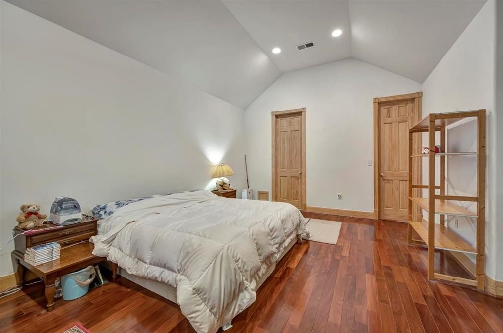 3313 Mcculloch Cir, Houston TX  77056-6216 exterior