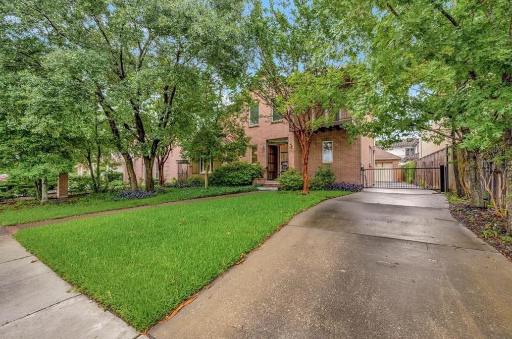 3313 Mcculloch Cir, Houston, TX 77056-6638