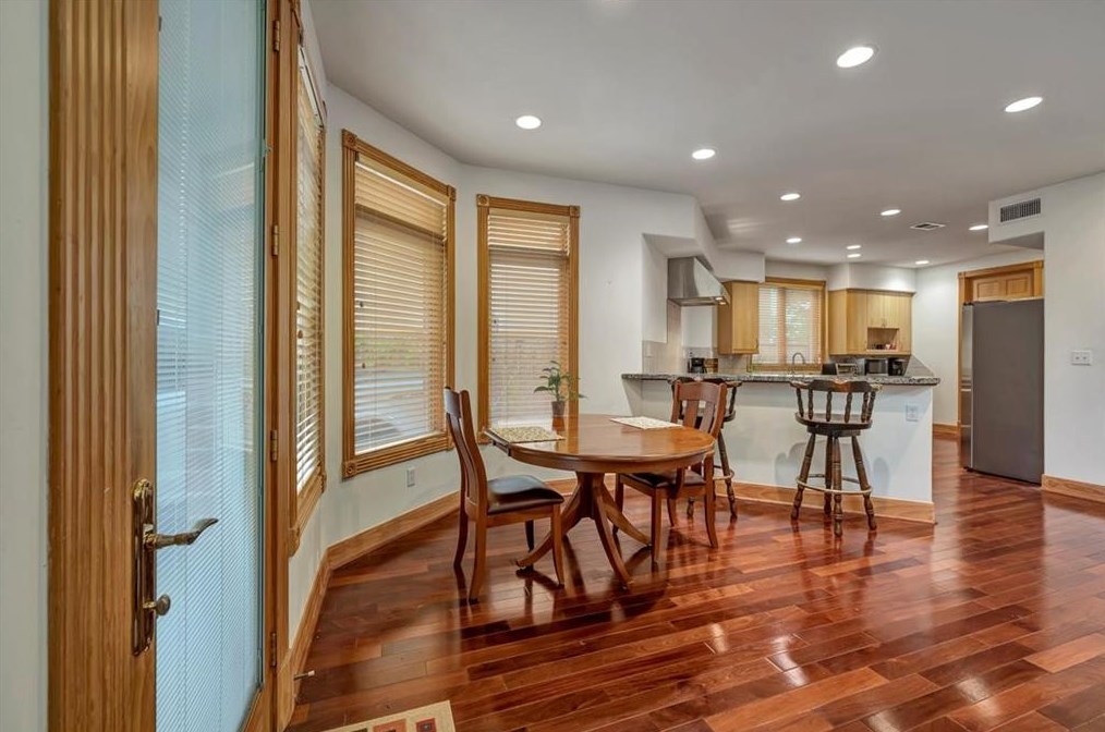 3313 Mcculloch Cir, Houston TX  77056-6216 exterior