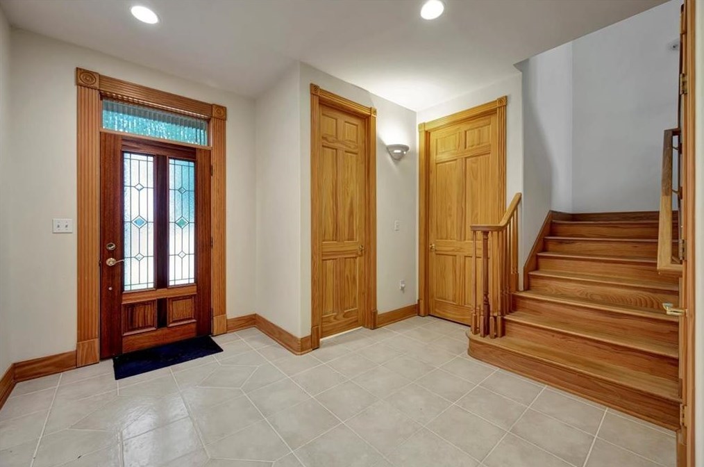3313 Mcculloch Cir, Houston TX  77056-6216 exterior