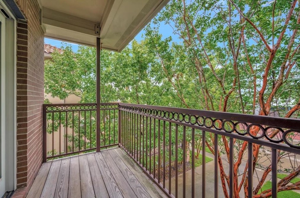 3313 Mcculloch Cir, Houston TX  77056-6216 exterior