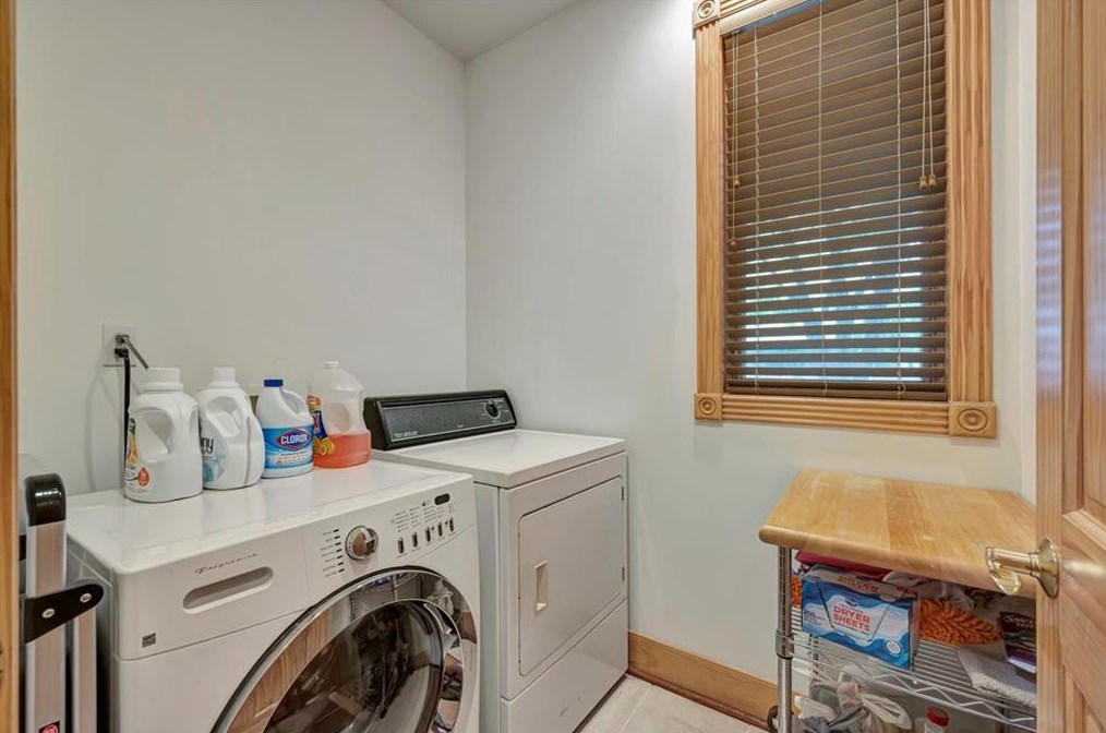 3313 Mcculloch Cir, Houston TX  77056-6216 exterior