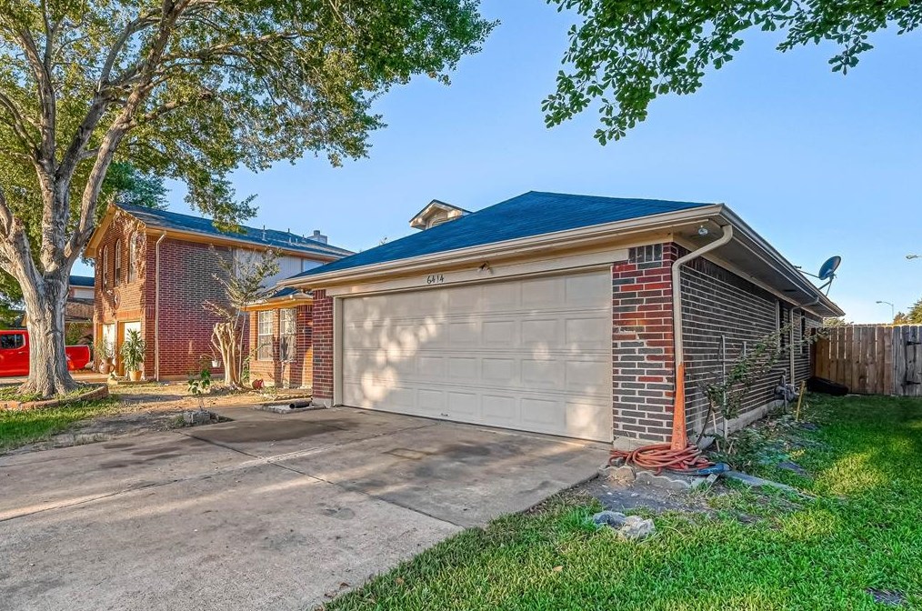 6414 Cape Forward Dr, Houston TX  77083-1837 exterior