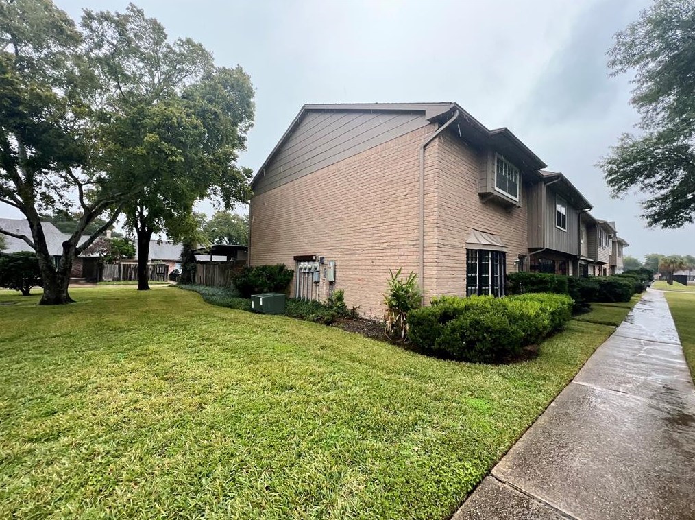 7126 Crownwest St, Houston, TX 77072